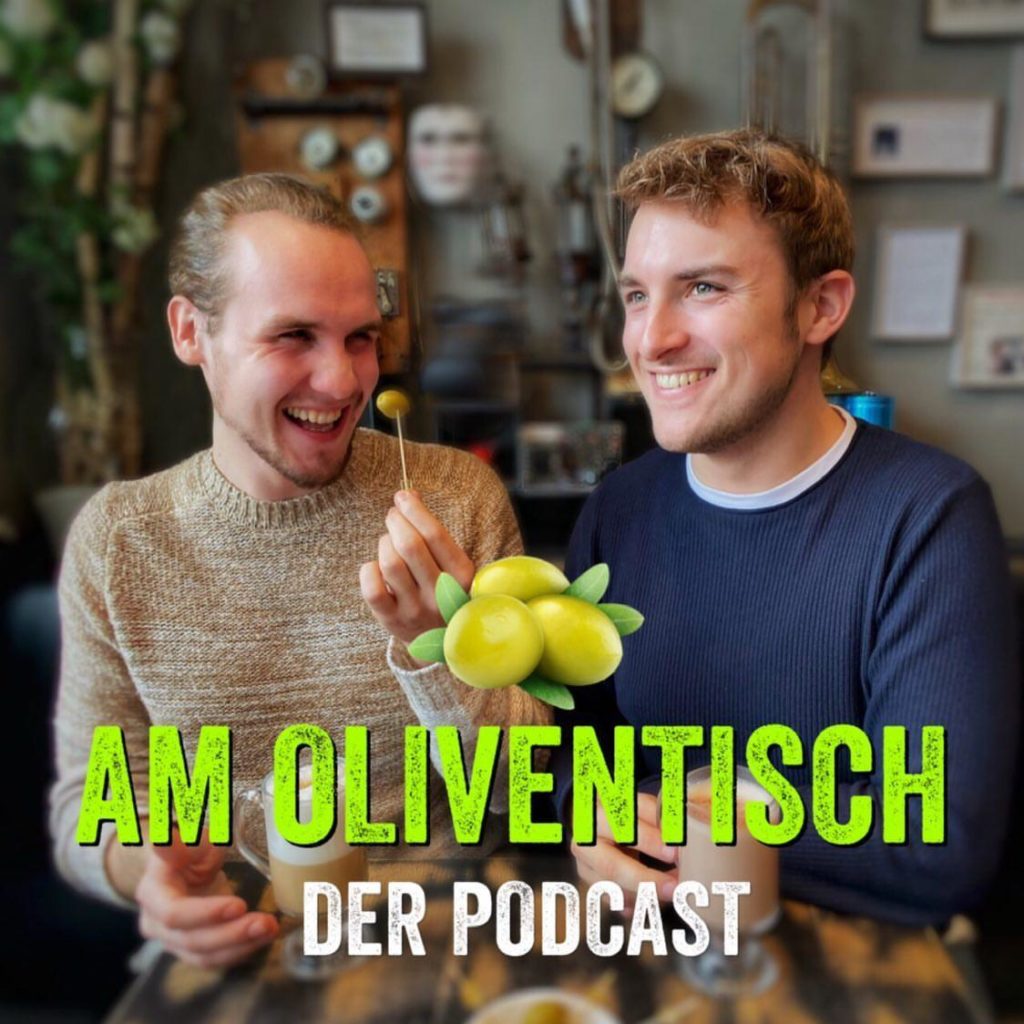 Chris und Toni im Interview bei Ausgang Podcast Die Bunte Stunde über ihren Podcast Am Oliventisch